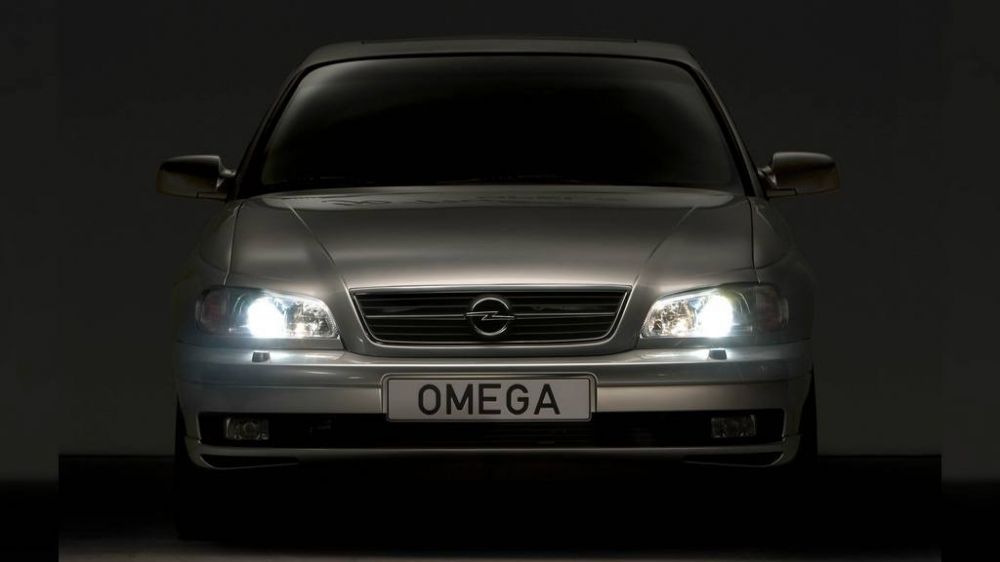 Девочка для битья: как Opel Omega конкурировала с BMW, почему провалилась, и при чём тут Corvette