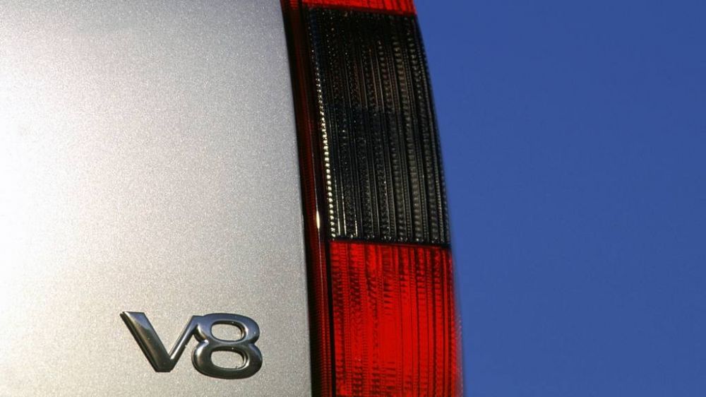 Девочка для битья: как Opel Omega конкурировала с BMW, почему провалилась, и при чём тут Corvette