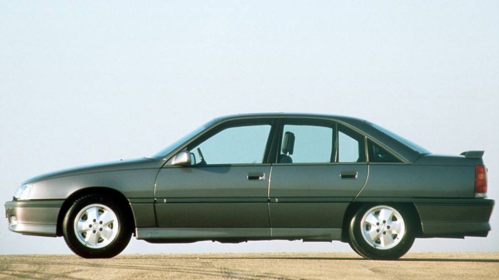 Девочка для битья: как Opel Omega конкурировала с BMW, почему провалилась, и при чём тут Corvette