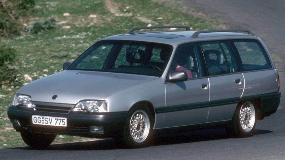 Девочка для битья: как Opel Omega конкурировала с BMW, почему провалилась, и при чём тут Corvette