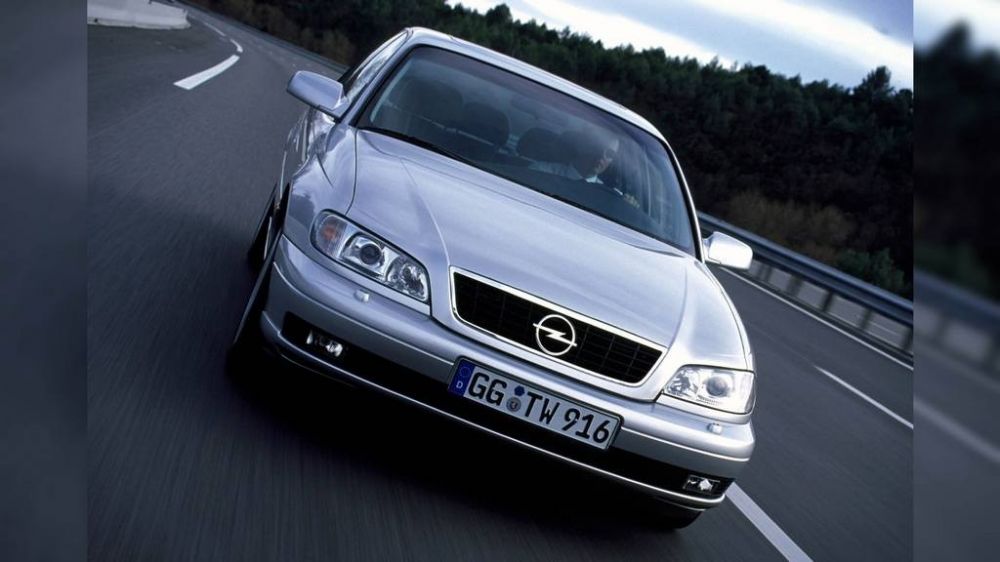 Девочка для битья: как Opel Omega конкурировала с BMW, почему провалилась, и при чём тут Corvette
