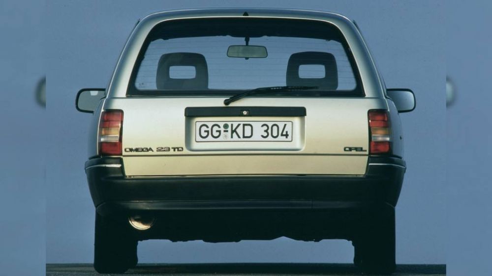 Девочка для битья: как Opel Omega конкурировала с BMW, почему провалилась, и при чём тут Corvette