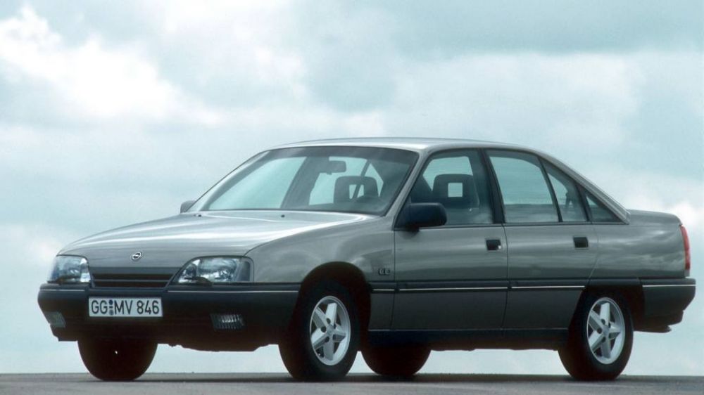 Девочка для битья: как Opel Omega конкурировала с BMW, почему провалилась, и при чём тут Corvette
