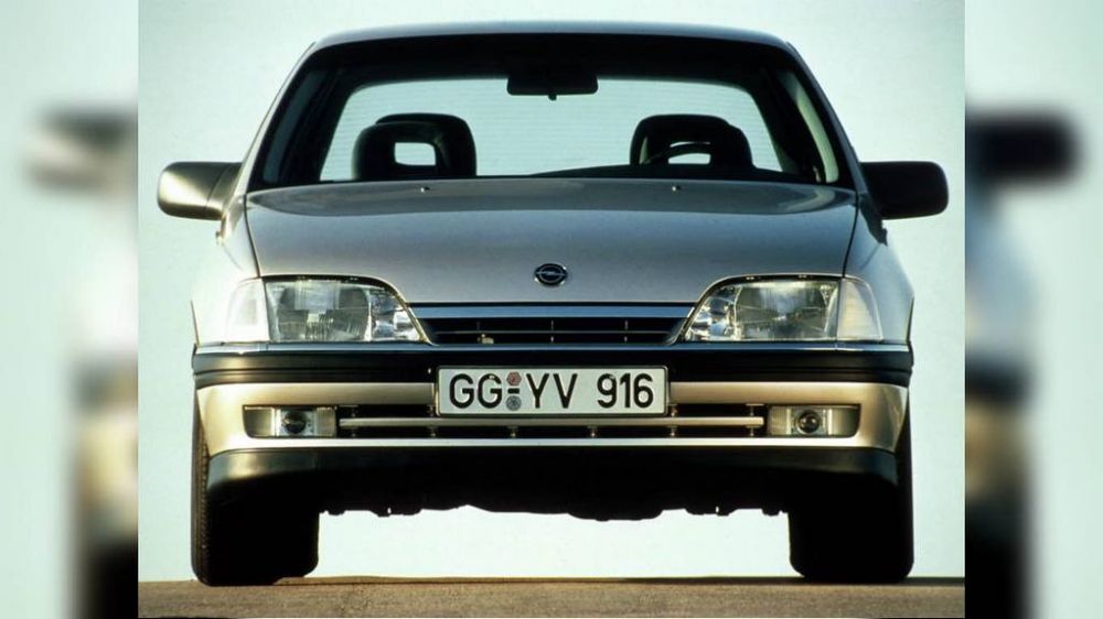 Девочка для битья: как Opel Omega конкурировала с BMW, почему провалилась, и при чём тут Corvette