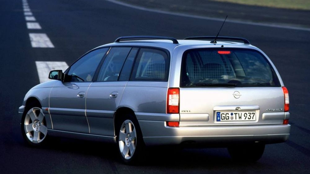 Девочка для битья: как Opel Omega конкурировала с BMW, почему провалилась, и при чём тут Corvette