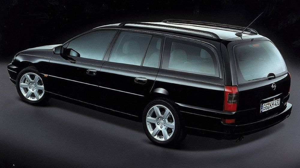Девочка для битья: как Opel Omega конкурировала с BMW, почему провалилась, и при чём тут Corvette