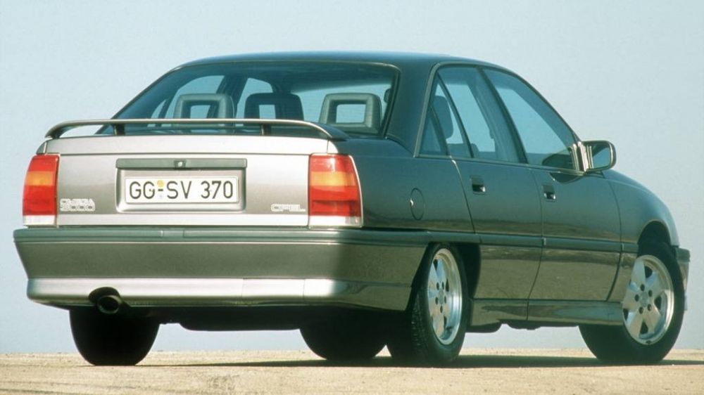 Девочка для битья: как Opel Omega конкурировала с BMW, почему провалилась, и при чём тут Corvette