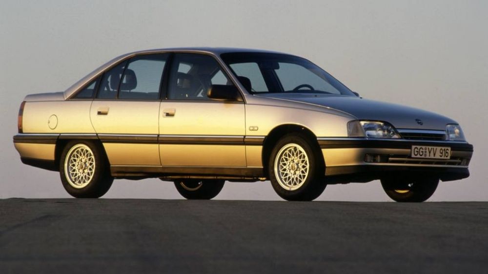 Девочка для битья: как Opel Omega конкурировала с BMW, почему провалилась, и при чём тут Corvette