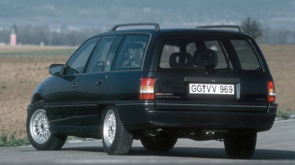 Девочка для битья: как Opel Omega конкурировала с BMW, почему провалилась, и при чём тут Corvette