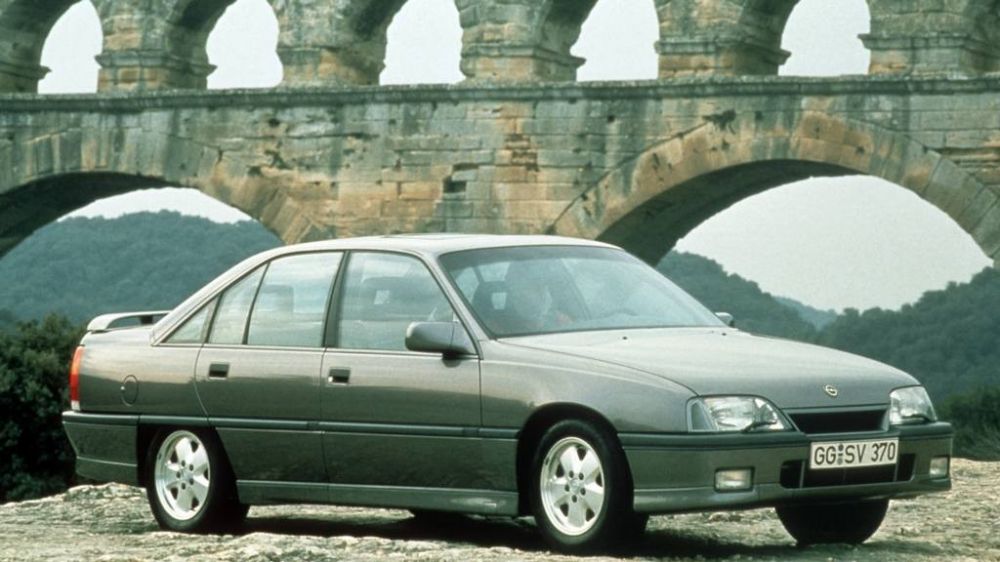 Девочка для битья: как Opel Omega конкурировала с BMW, почему провалилась, и при чём тут Corvette