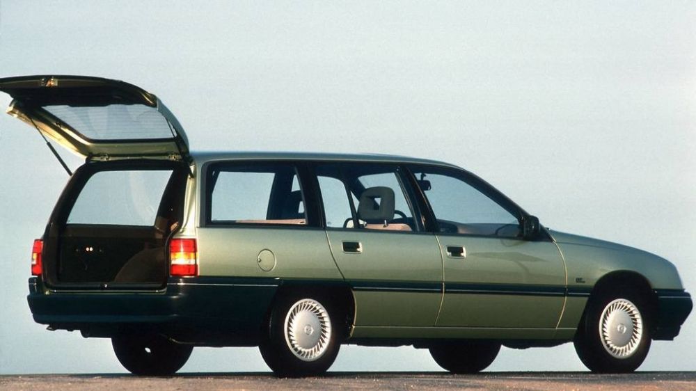 Девочка для битья: как Opel Omega конкурировала с BMW, почему провалилась, и при чём тут Corvette
