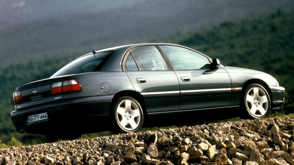 Девочка для битья: как Opel Omega конкурировала с BMW, почему провалилась, и при чём тут Corvette