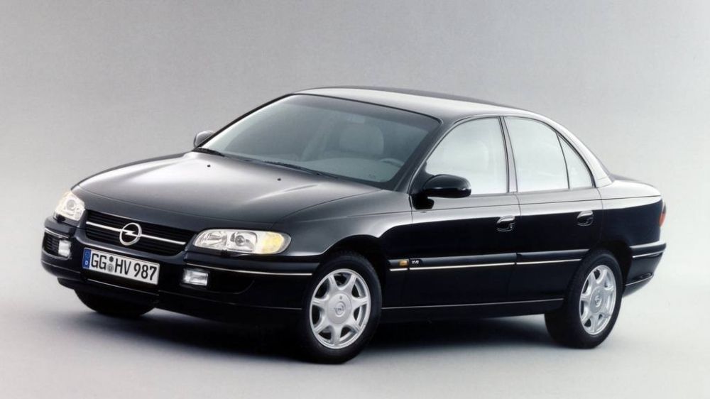 Девочка для битья: как Opel Omega конкурировала с BMW, почему провалилась, и при чём тут Corvette