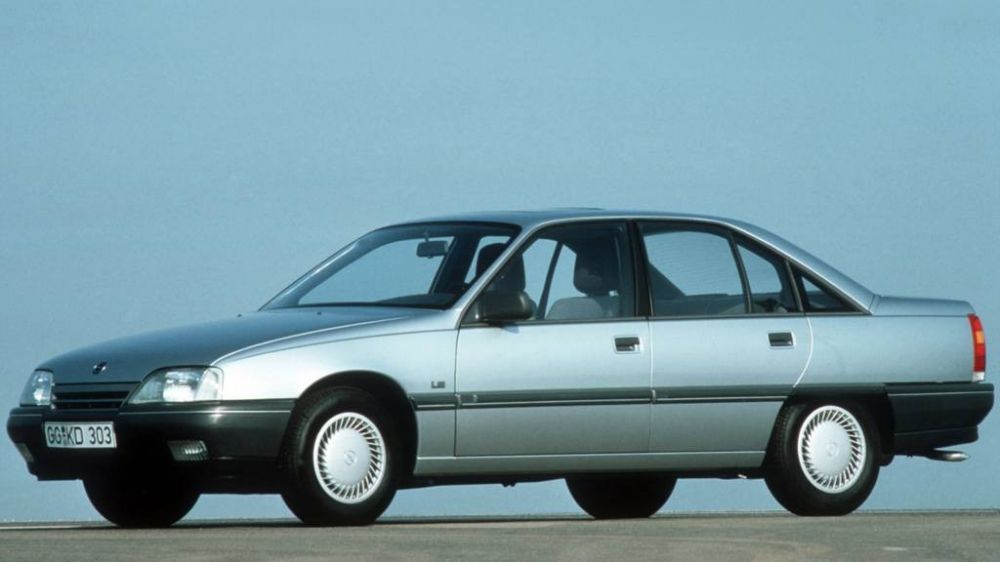 Девочка для битья: как Opel Omega конкурировала с BMW, почему провалилась, и при чём тут Corvette