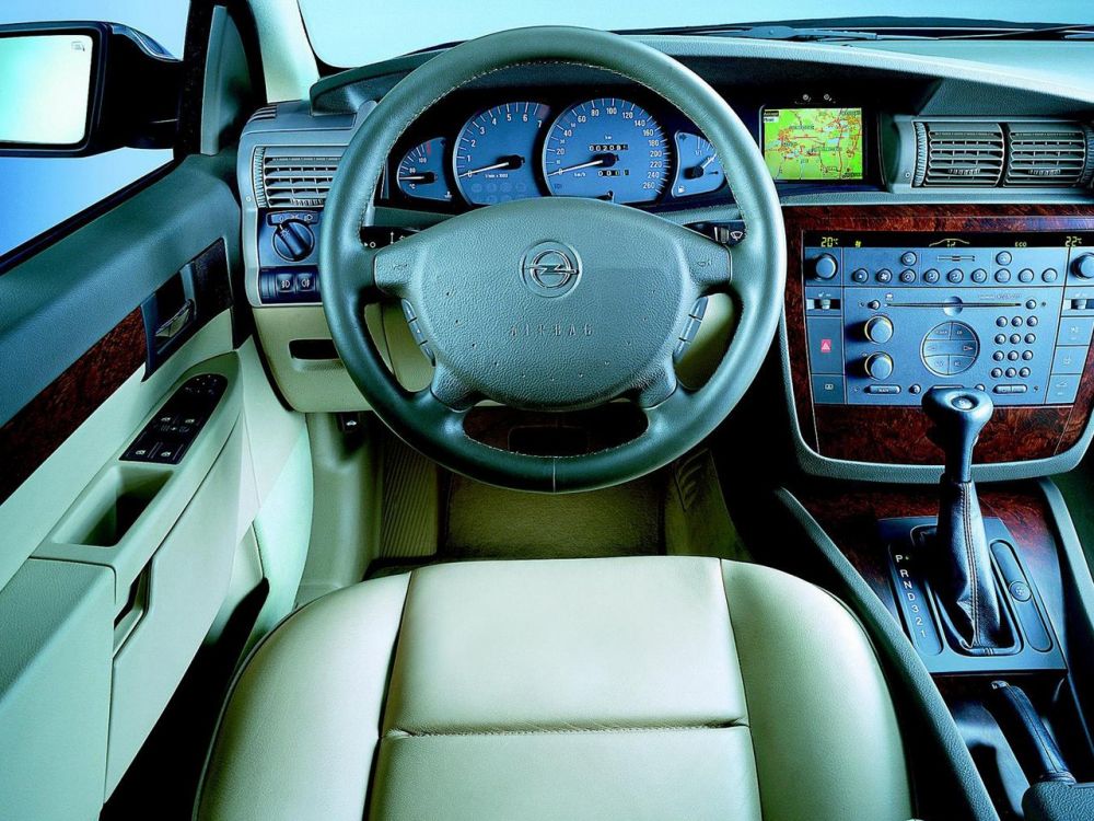 Девочка для битья: как Opel Omega конкурировала с BMW, почему провалилась, и при чём тут Corvette