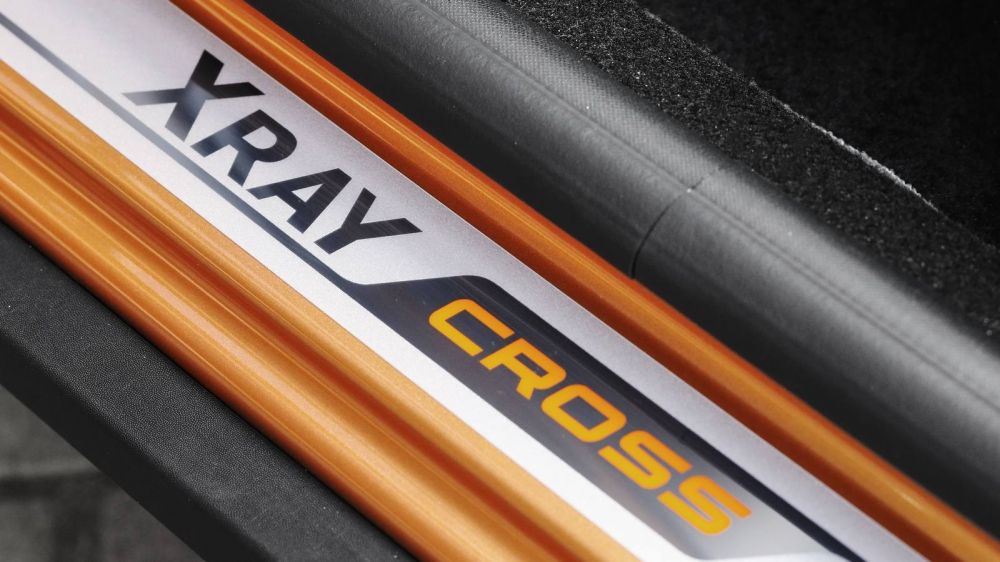 Хруст японской булки: первый тест-драйв Lada Xray Cross с вариатором