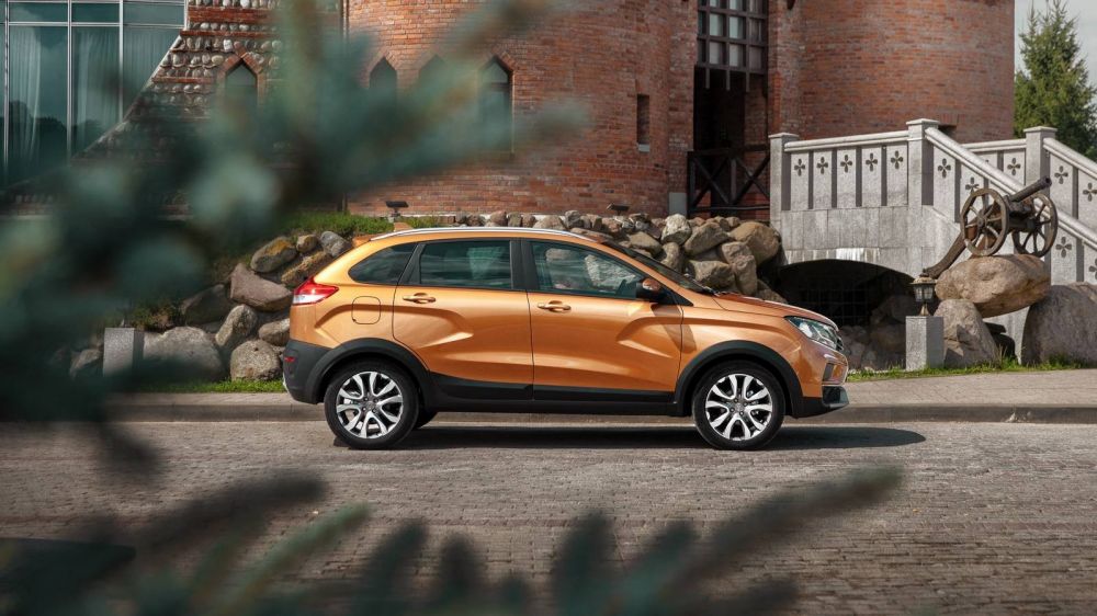 Хруст японской булки: первый тест-драйв Lada Xray Cross с вариатором