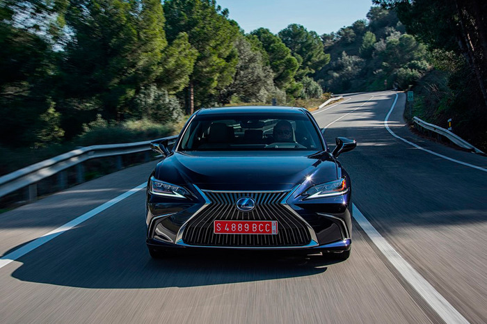 Lexus &bull; Длительный тест Lexus ES. Часть 2: правильный вектор