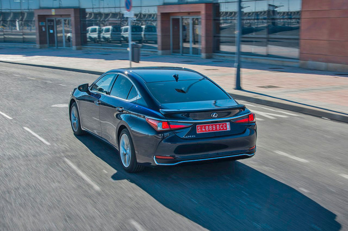 Lexus &bull; Длительный тест Lexus ES. Часть 2: правильный вектор