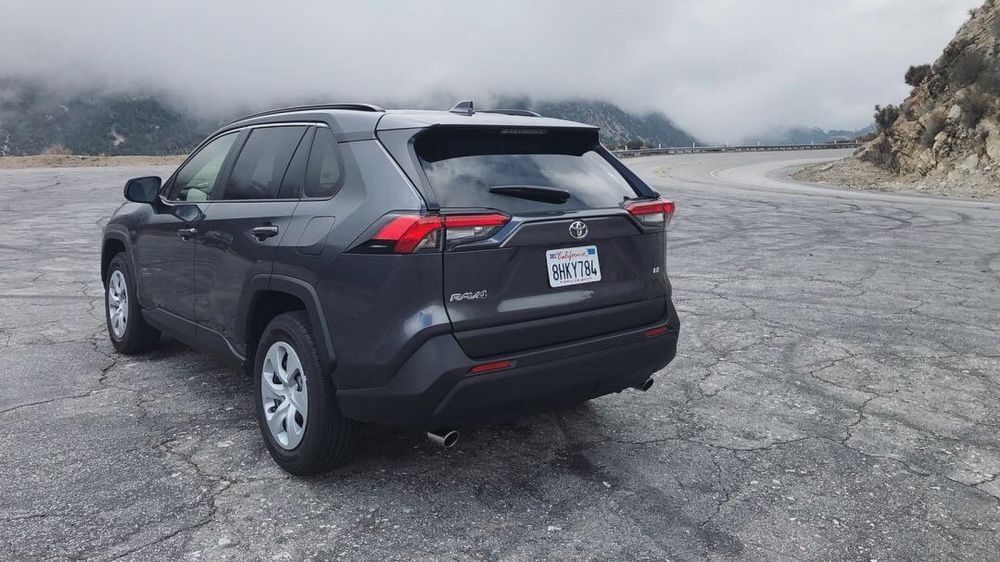 
                        Первый обзор и тест-драйв Toyota RAV4 2019 (видео)                    