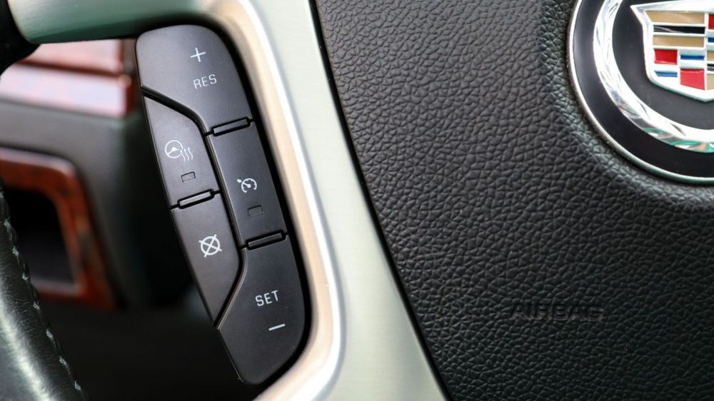 20 литров и 6,5 секунд: опыт владения Cadillac Escalade 2008 года