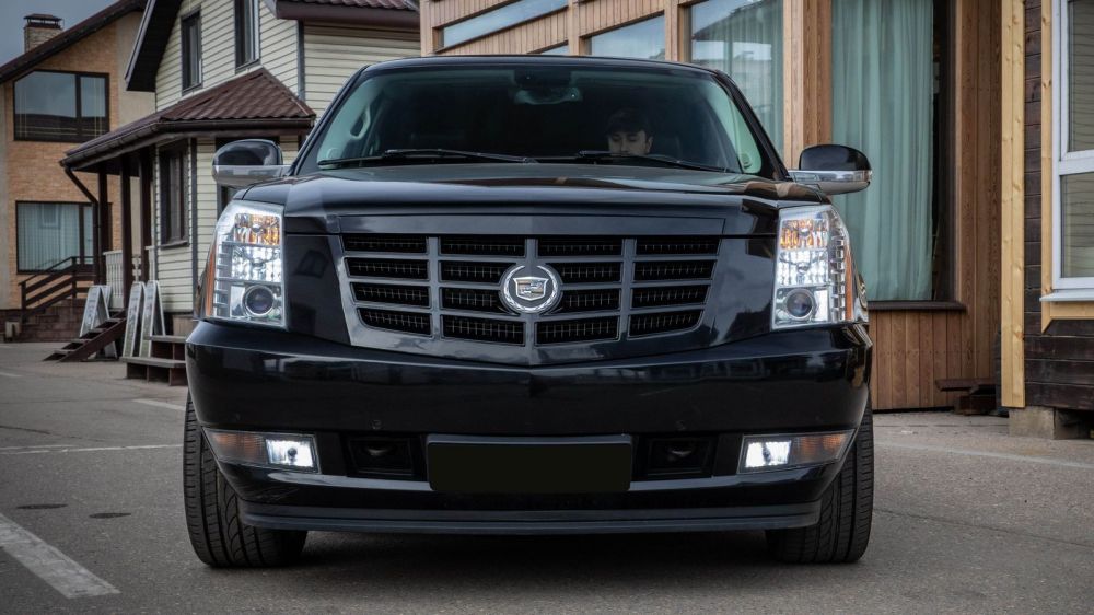 20 литров и 6,5 секунд: опыт владения Cadillac Escalade 2008 года