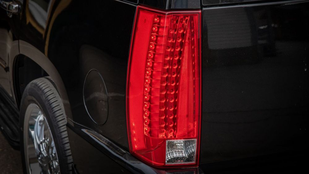 20 литров и 6,5 секунд: опыт владения Cadillac Escalade 2008 года