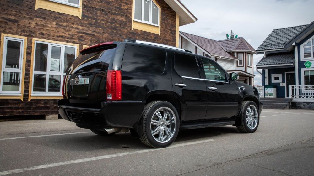 20 литров и 6,5 секунд: опыт владения Cadillac Escalade 2008 года