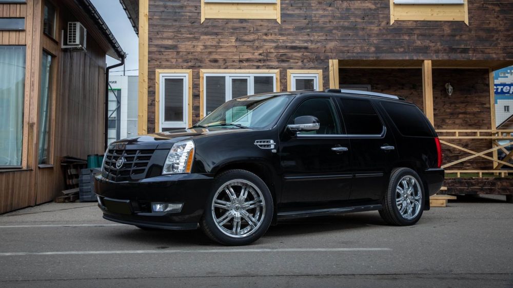 20 литров и 6,5 секунд: опыт владения Cadillac Escalade 2008 года