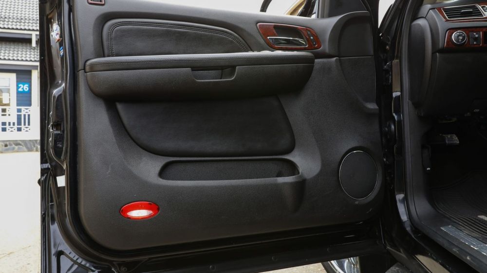 20 литров и 6,5 секунд: опыт владения Cadillac Escalade 2008 года