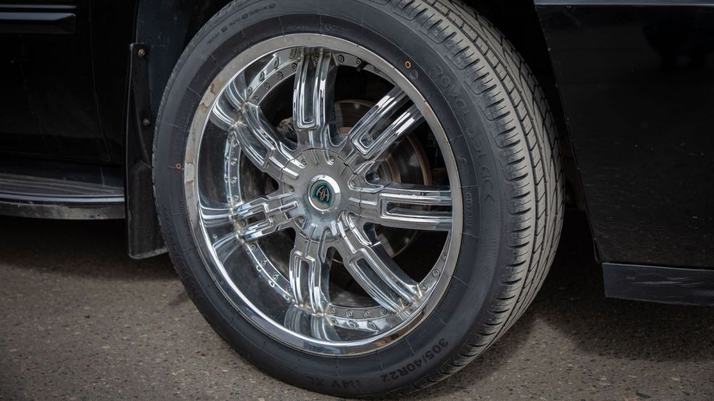 20 литров и 6,5 секунд: опыт владения Cadillac Escalade 2008 года