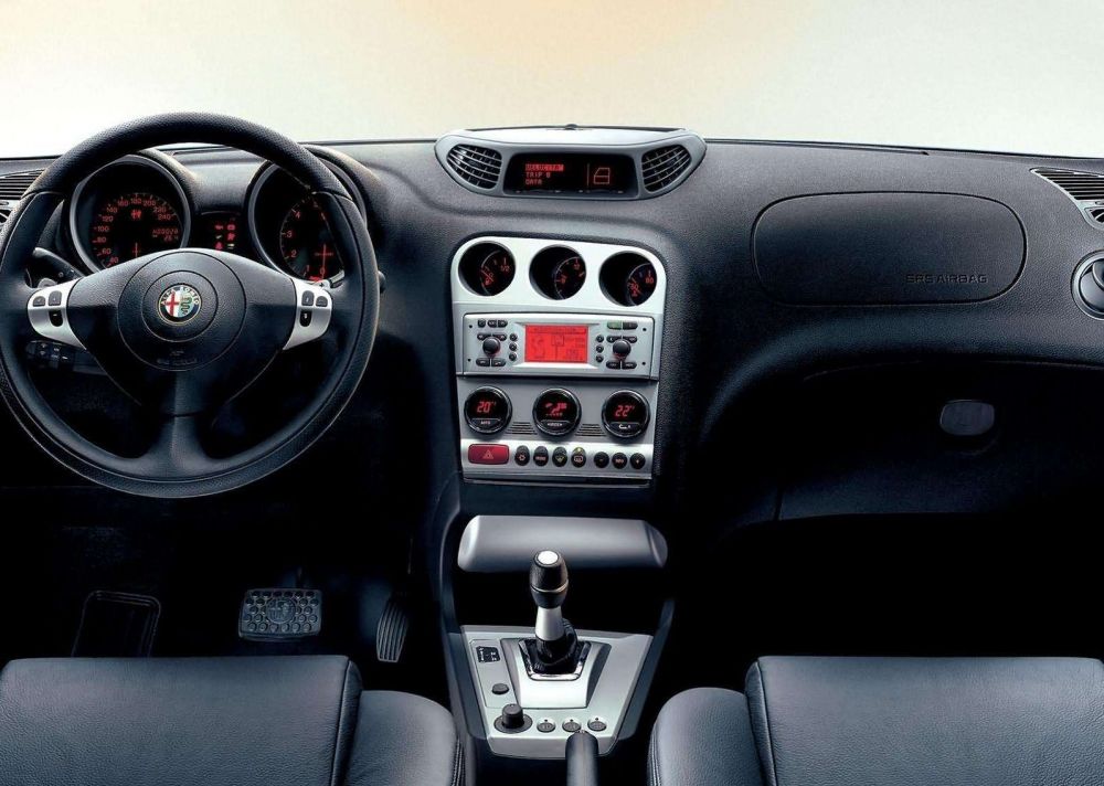 5 причин покупать и не покупать Alfa Romeo 156