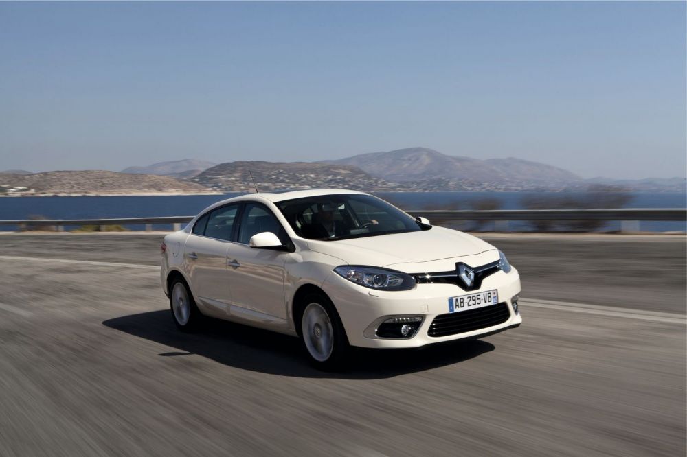 Почти D-класс, недорого: стоит ли покупать Renault Fluence за 500 тысяч рублей