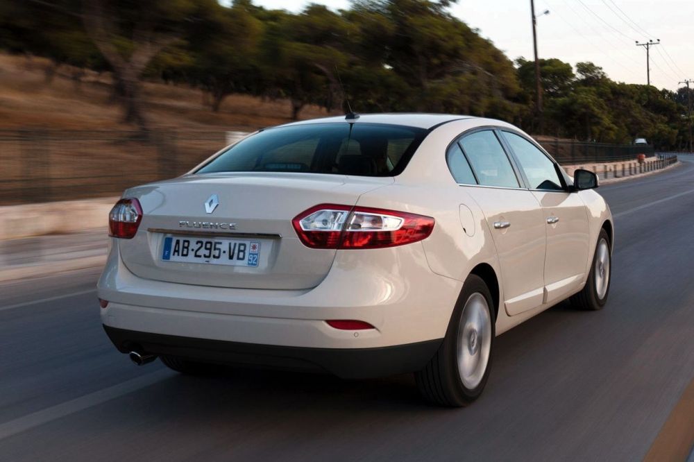 Почти D-класс, недорого: стоит ли покупать Renault Fluence за 500 тысяч рублей