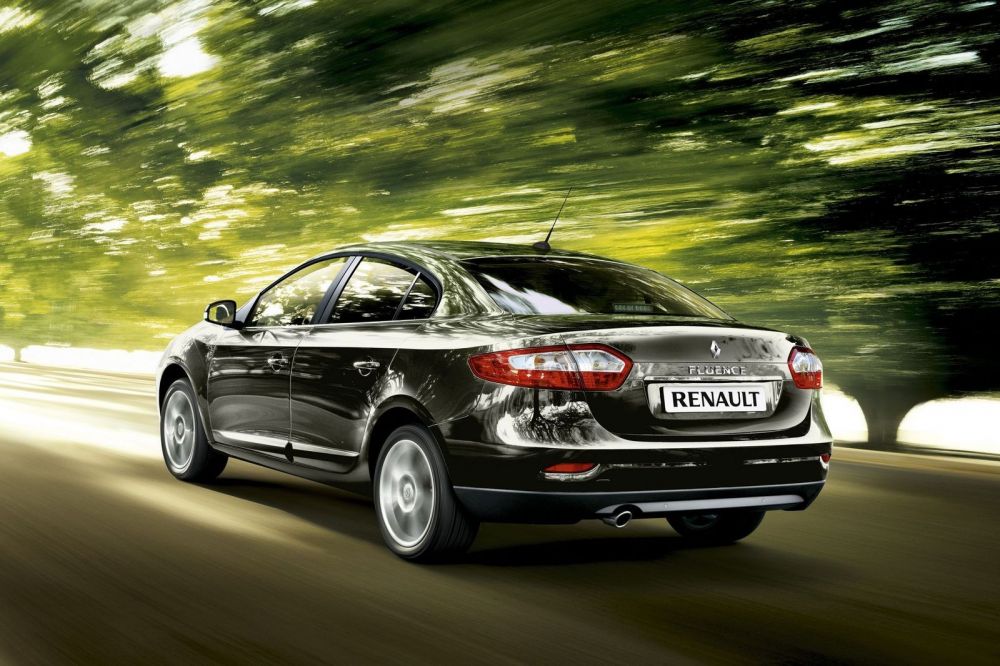 Почти D-класс, недорого: стоит ли покупать Renault Fluence за 500 тысяч рублей