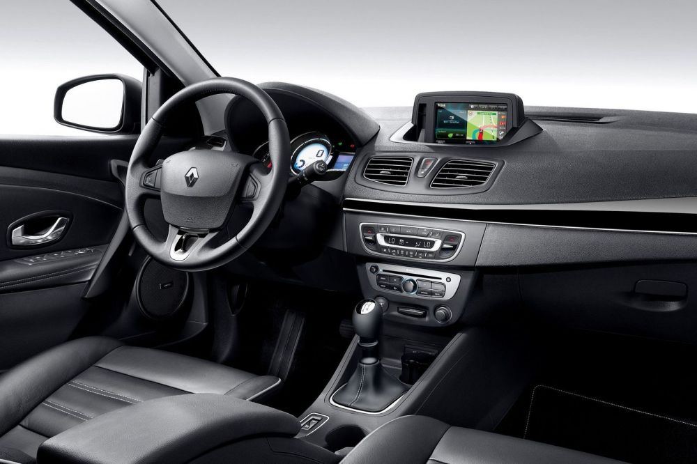 Почти D-класс, недорого: стоит ли покупать Renault Fluence за 500 тысяч рублей